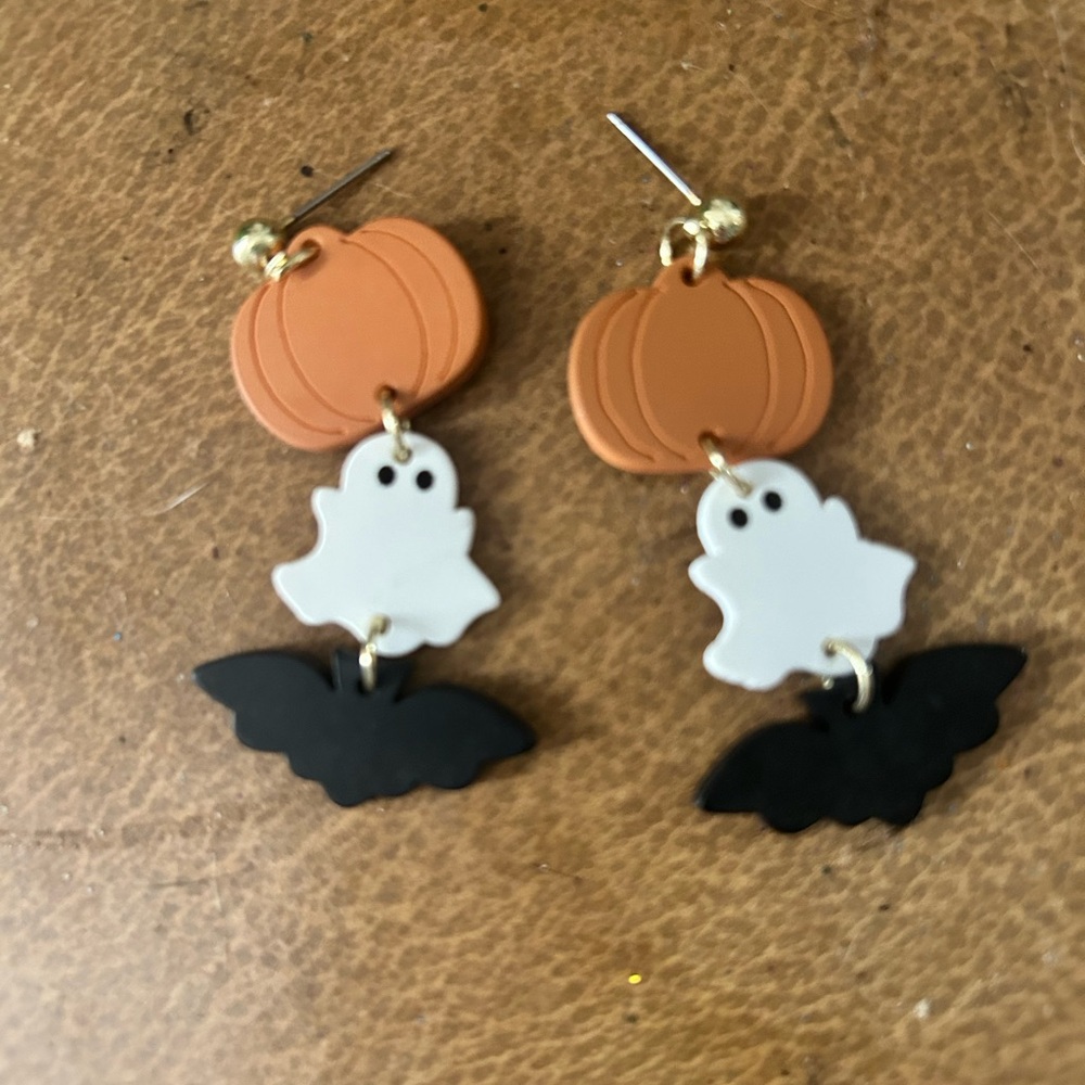 Cute clay Halloween earrings!!
